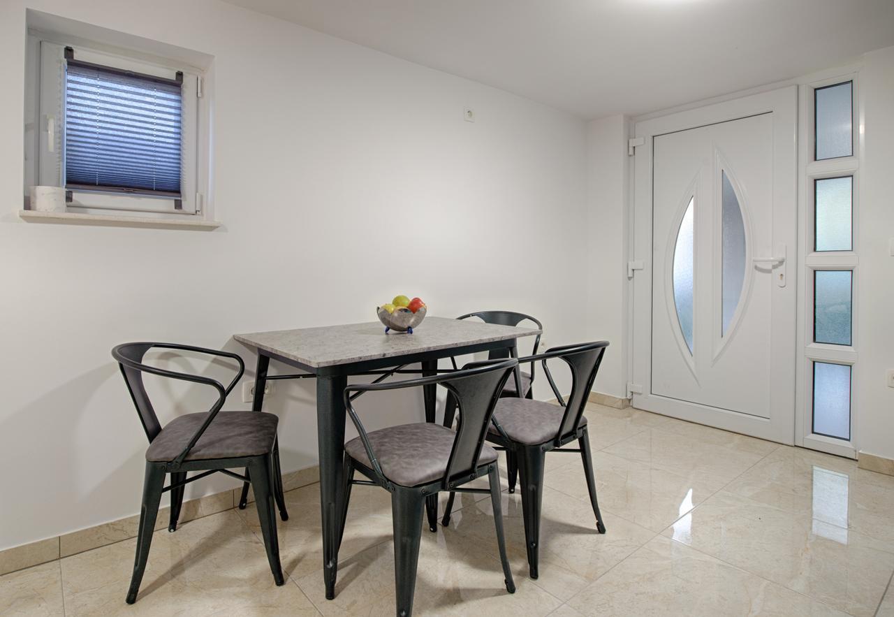 Cezar Luxury Apartment Omiš Eksteriør bilde